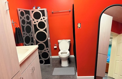 Hanover Apartment | The Atomic Loft - Stylish 2 Bedroom Apartment in Downtown Hanover