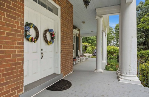 Dublin Bed & Breakfast | The Auntie Black Suite Historic Rockwood Manor