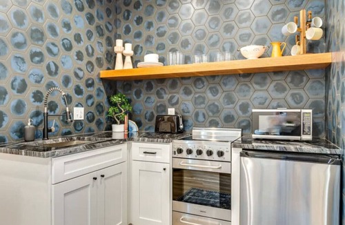 Lockerbie Square Apartment | THE BEST Downtown Spot! Free parking,Pet friendly.