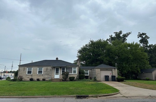 Wooded Estates House | The Best Notre Dame Football House. Cozy Bungalow Steps Away from Notre Dame