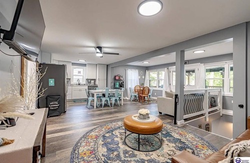 Se Ree House | The Blue Lagoon - Beautiful 4-bedroom house on Rough River Lake in McDaniels, KY