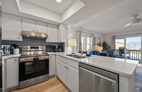 Surf City Condo | The Blue Pelican | Oceanview, Pool & Beach Access