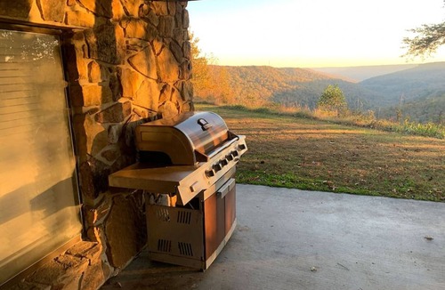 Monteagle House | The Bluff House: Incredible View, Renovated Lux, Close to Area Adventures