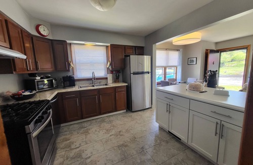 Bloomington House | The Bread & Butter-Near IU-2 Kings-1 Qu.-7 Parking Spaces and Bicycles!
