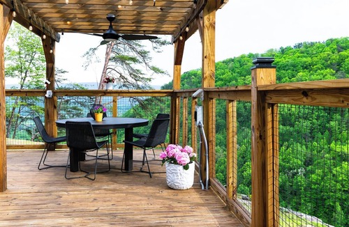 Pikeville House | The Canyon at Pond Creek