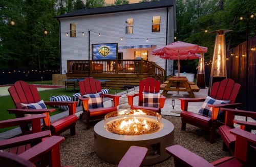 Charlotte House | The Charlotte Social - Hot Tub, Pickleball, Game Room, Movies, Golf, Games