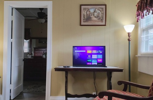 Danville Cottage | The Charming Cottage #1, 1-bedroom in delightful Danville with Private Drive