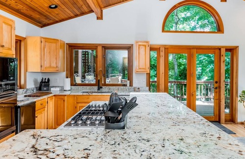 Littleton House | The Chateau at Ferncliff | Beautiful Main Lake Views