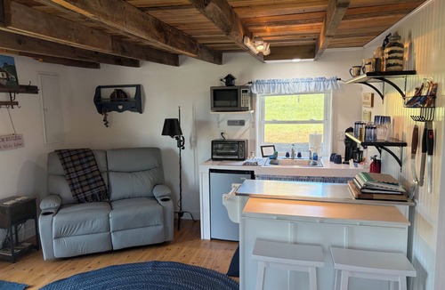 Copper Hill Apartment | The Clubhouse-studio in bucolic, country setting w/hiking trails, pond, hot tub
