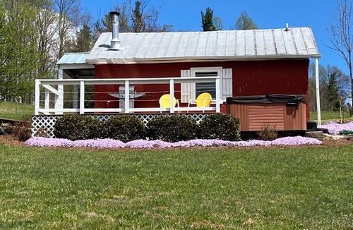 Copper Hill Apartment | The Clubhouse-studio in bucolic, country setting w/hiking trails, pond, hot tub