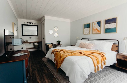 Byrdstown Bed & Breakfast | The Conner Room, The Lakeside Inn at Dale Hollow