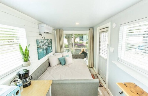 Johnson City House | The Container Retreat @ 290 Wine Trail #1