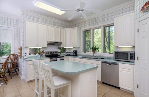 Montreat House | The Cottage | Spacious Montreat Home Within 5-Mintue Walk of Lake Susan!