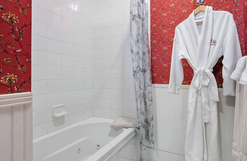 Dublin Bed & Breakfast | The Cowan Suite Historic Rockwood Manor