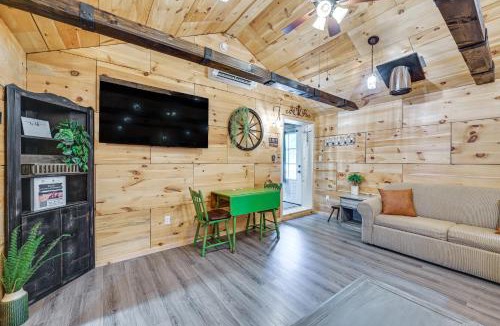 Gentryville House | The Cowboys Slumber' 2 Mi to Lincoln State Park
