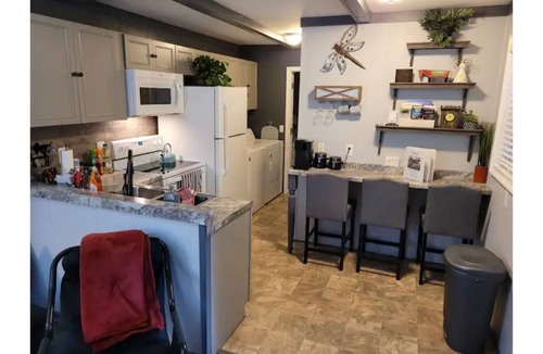 Pipestem Cottage | The Cozy Cardinal 2-bedroom cottage w/pool access, Wi-Fi