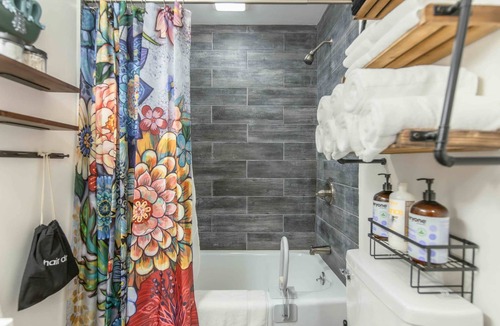 Berea Cottage | The Cozy Garden House - a cottage in the heart of the Old Town Artisan Village