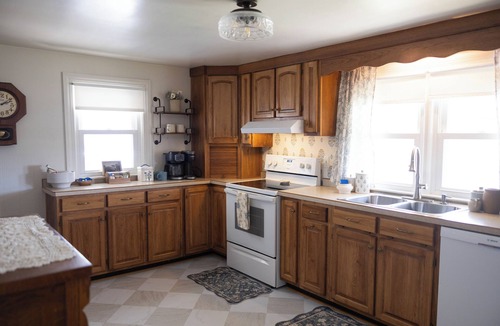 Jeffersonville House | The Cozy Heirloom-4BR Cottage in Jeffersonville