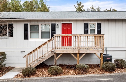 Durham Apartment | The Durham Nook~Cozy 1BR Hideaway Near Duke, Downtown & Peaceful Parks