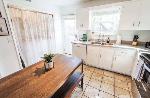 Barclay Drive House | The Eastside 2BR Near 5Points