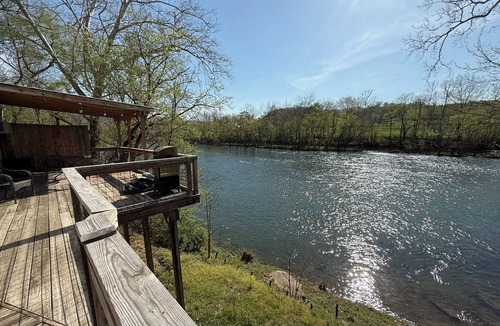 Talcott House | The Eloise: Greenbrier River Retreat + Tubes & Firepit