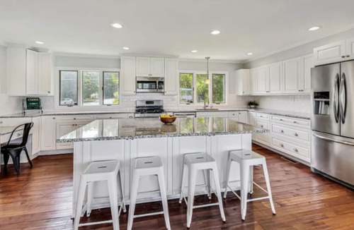 Ingleside House | The Executive Bay Estate 30+ Day Lakefront Rental