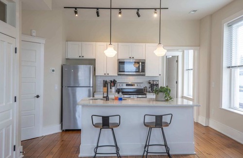 Floyd Apartment | The Farmer's Supply-Unit 202 in Historic Downtown Floyd