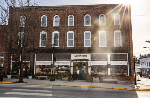 Floyd Apartment | The Farmer's Supply-Unit 203 in Historic Downtown Floyd