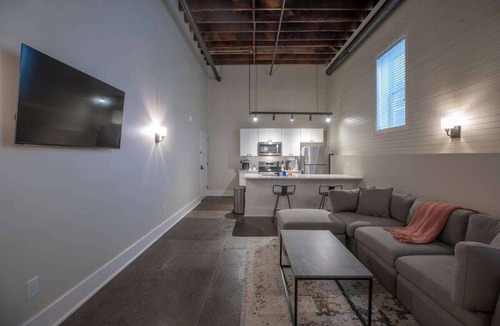 Floyd Apartment | The Farmers Supply-Unit 101 in Historic Downtown Floyd