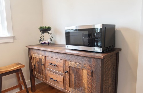 Burnt Chimney House | The Farmhouse: Peaceful 3BR Countryside Escape with Modern Comforts