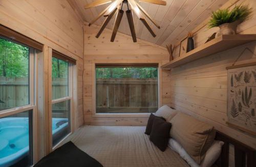 Sylva Apartment | The Fern - Romantic Getaway, Hot Tub, Fire Pit, and Near Hiking!