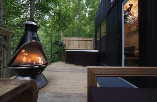 Sylva Apartment | The Fern - Romantic Getaway, Hot Tub, Fire Pit, and Near Hiking!