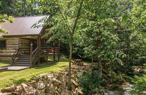 Goldbond Cabin | The Fishing Creek Cabin at Four Fillies Lodge w/Hot Tub