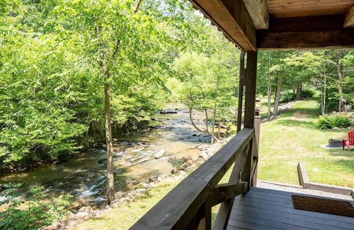 Goldbond Cabin | The Fishing Creek Cabin at Four Fillies Lodge w/Hot Tub