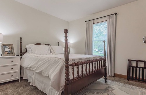 South Pittsburg House | The Fleetwood - Charming Cottage with Game Room