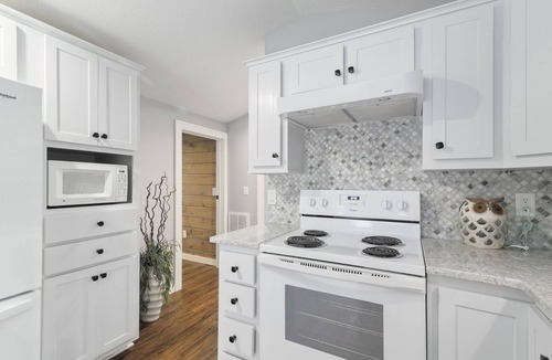 Flat Rock Cottage | The Funky Fuji @Backyard Apple Cottages