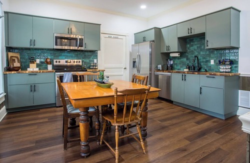Frankfort Apartment | The Garden - Idyllic Oasis near 13 Distilleries