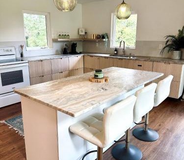 Travelers Rest House | The Grandview: Luxe Home w Mountain Views