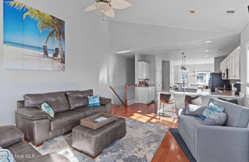 North Carolina Coast Villa | The Happy Place B - Beach Escape Home