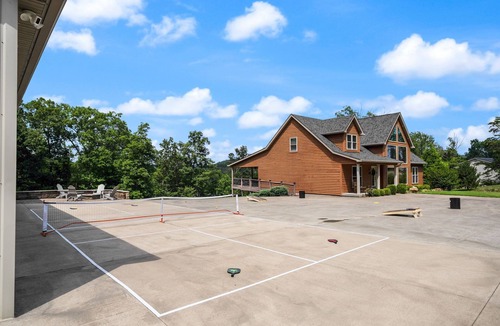 Clarkson House | The Hawk's Nest, a 2 Acre 7 Bedroom 5 bath property with 15 beds.