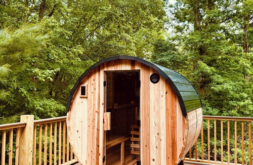 Skyland House | THE HIVE Asheville 6 BR Hot Tub, Sauna, Skee-Ball, Zipline, Arcade, Ninja Course