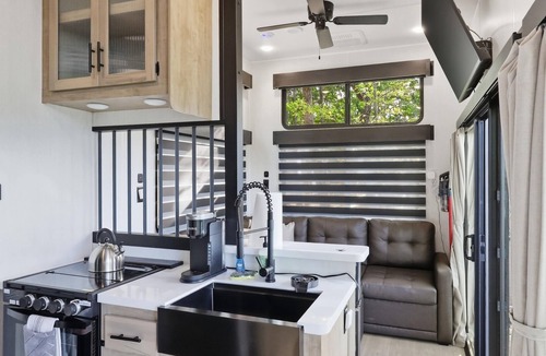 Tallassee House | The Holly- Tree House views of the Smoky Mountains