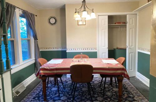 Martinsville House | The Humble House