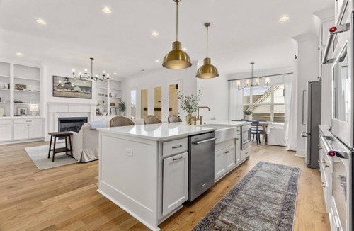 Auburn House | The Hydrangea Game Day House with 65” Smart Tv King Suite Peloton Chefs Kitchen