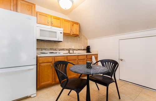Northeast South Bend House | The Irish Grand<>4BR Home 0.5 Mi to ND | Sleeps 20