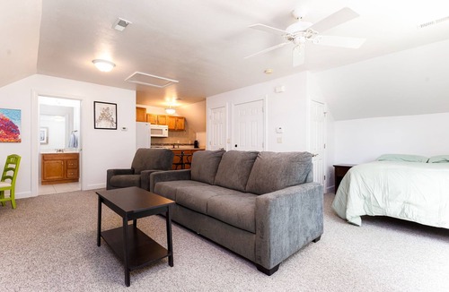 Northeast South Bend House | The Irish Grand<>4BR Home 0.5 Mi to ND | Sleeps 20