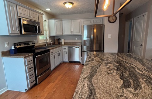 Pembroke House | The Knoll - 3bedroom, entire house, just minutes from VT and outdoor adventures!