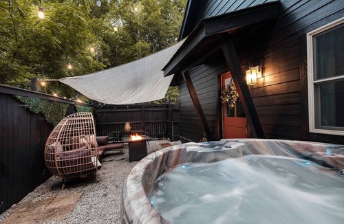Lake Lure Cottage | The Little Black Cottage—Stylish, Hot Tub, FirePit!