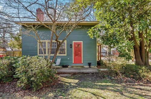 Petersburg Cottage | The “Lofty Cottage” Charming 1-bedroom cottage in marvelous Petersburg