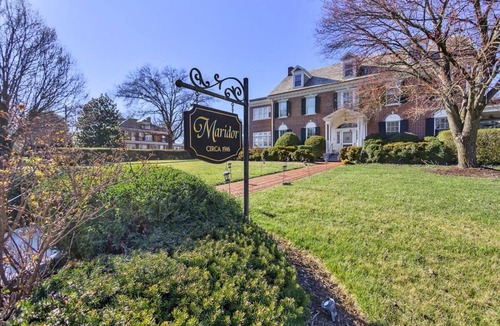 Roanoke Bed & Breakfast | The Maridor - "Lily"-Historic home near lots of shops and restaurants